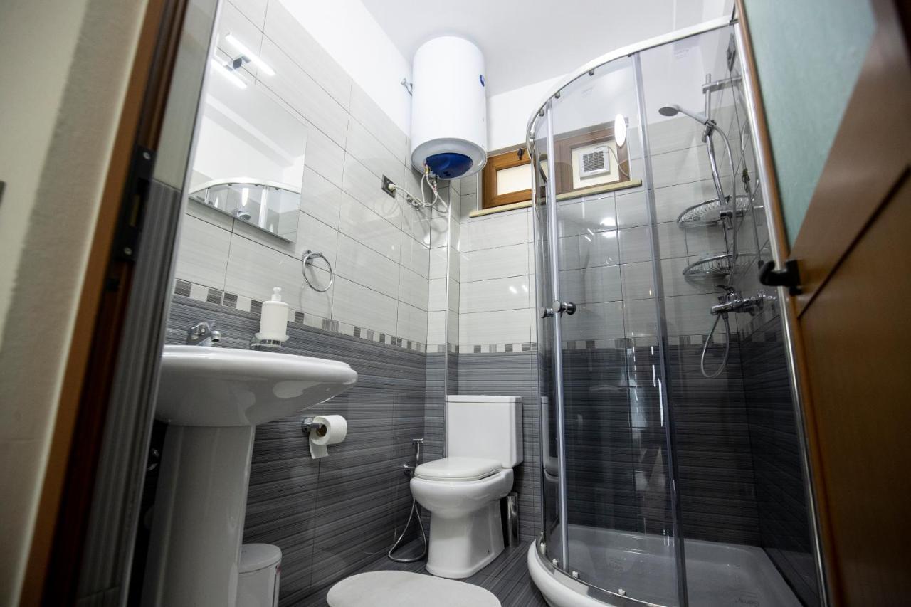 Xhuli Guesthouse ชโคเดอร์ ภายนอก รูปภาพ