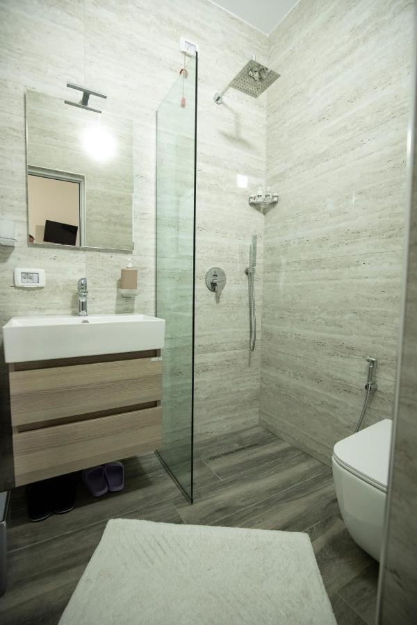 Xhuli Guesthouse ชโคเดอร์ ภายนอก รูปภาพ