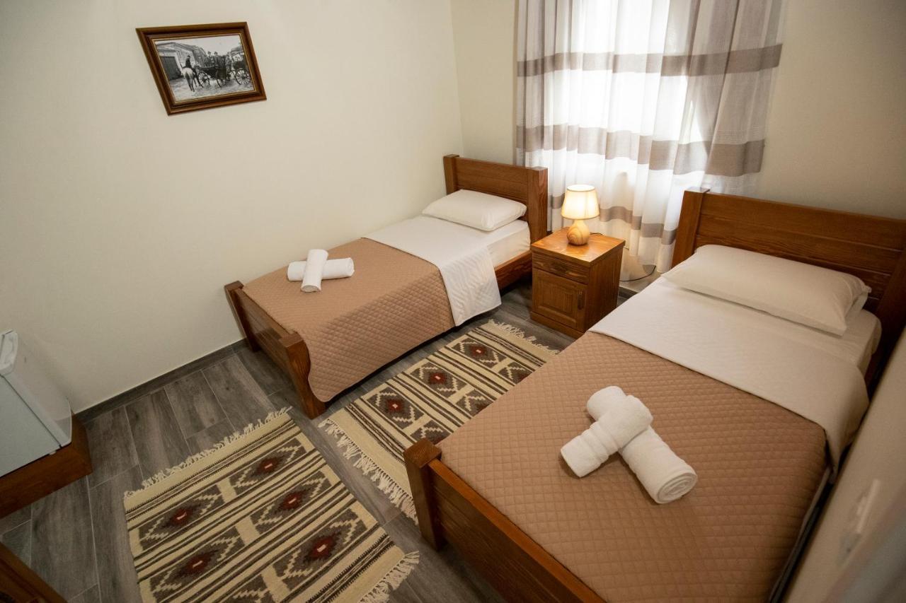 Xhuli Guesthouse ชโคเดอร์ ภายนอก รูปภาพ