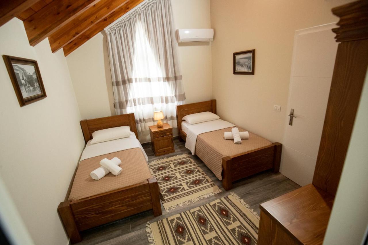 Xhuli Guesthouse ชโคเดอร์ ภายนอก รูปภาพ