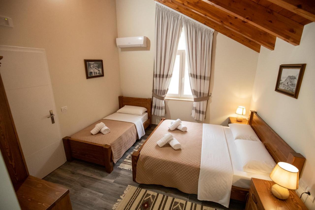 Xhuli Guesthouse ชโคเดอร์ ภายนอก รูปภาพ