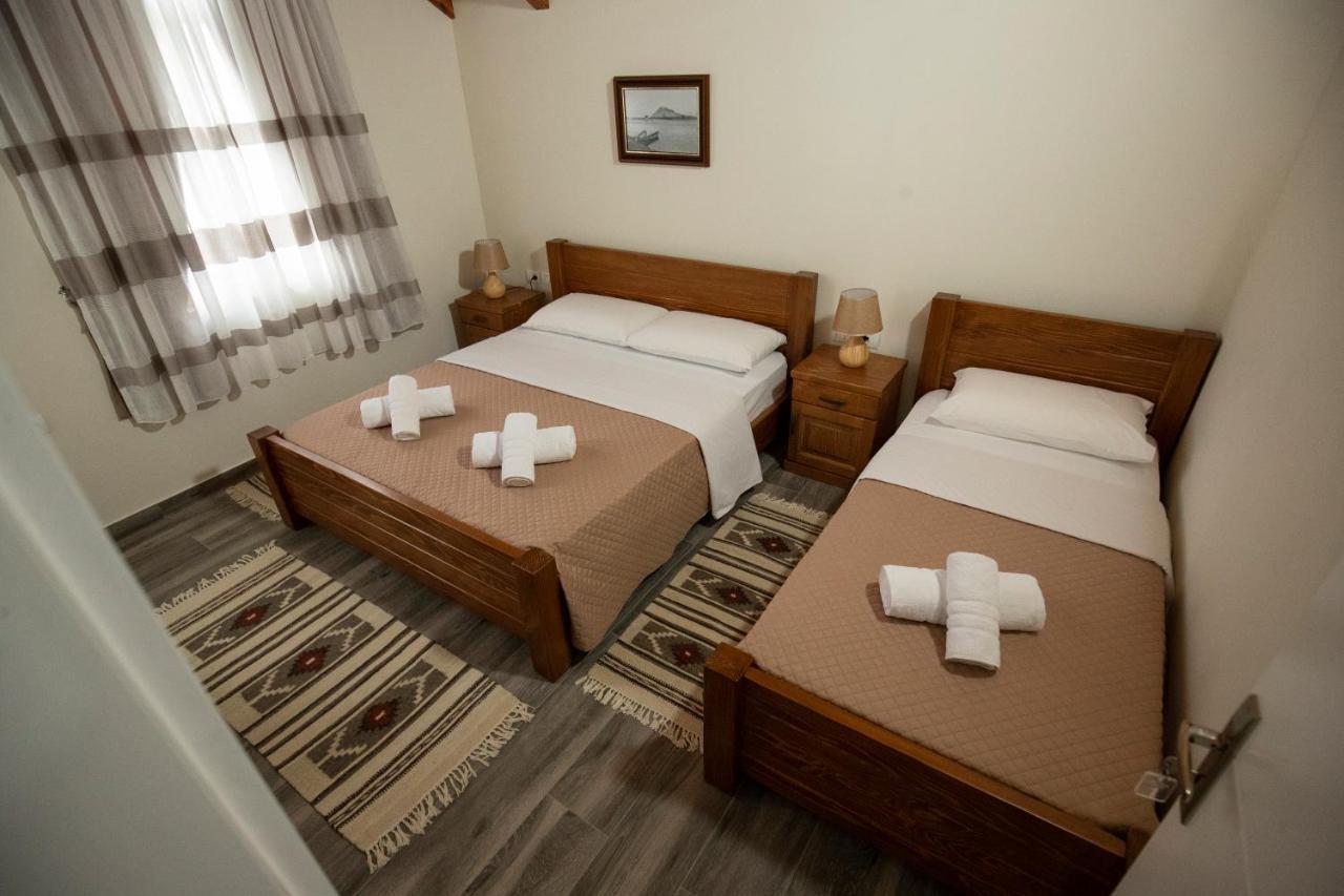 Xhuli Guesthouse ชโคเดอร์ ภายนอก รูปภาพ