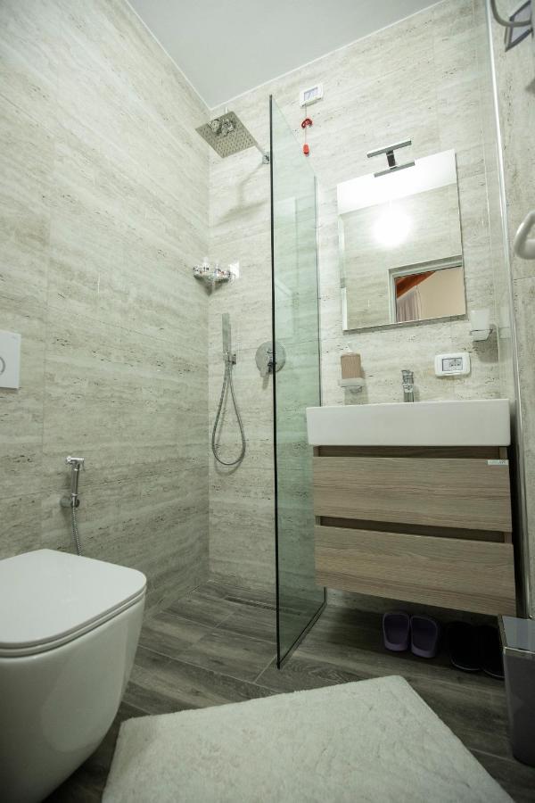 Xhuli Guesthouse ชโคเดอร์ ภายนอก รูปภาพ