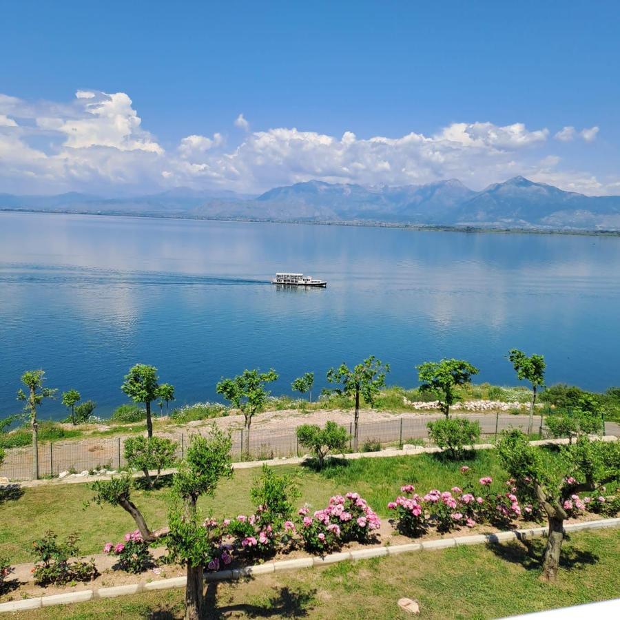 Xhuli Guesthouse ชโคเดอร์ ภายนอก รูปภาพ