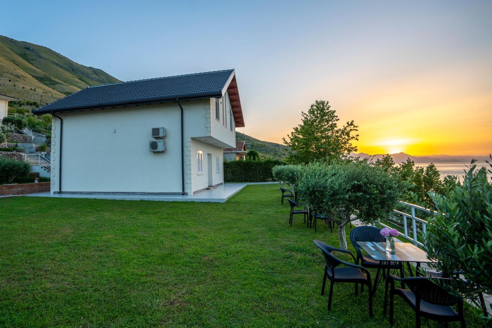 Xhuli Guesthouse ชโคเดอร์ ภายนอก รูปภาพ
