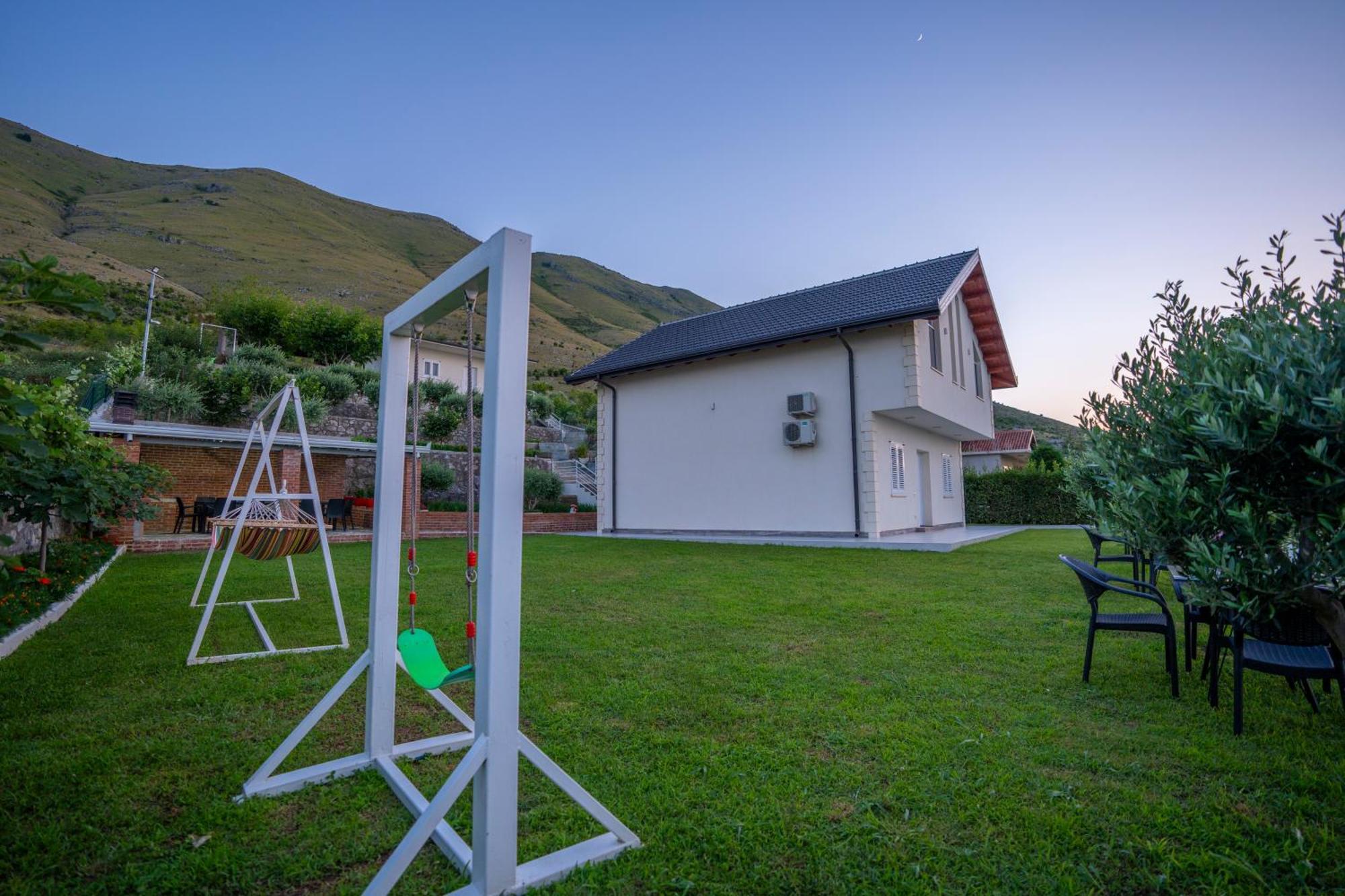 Xhuli Guesthouse ชโคเดอร์ ภายนอก รูปภาพ