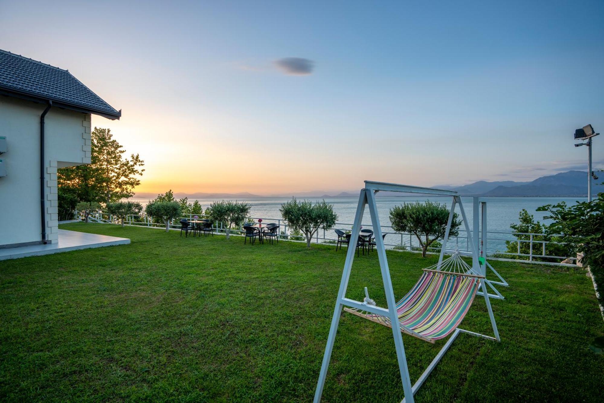 Xhuli Guesthouse ชโคเดอร์ ภายนอก รูปภาพ