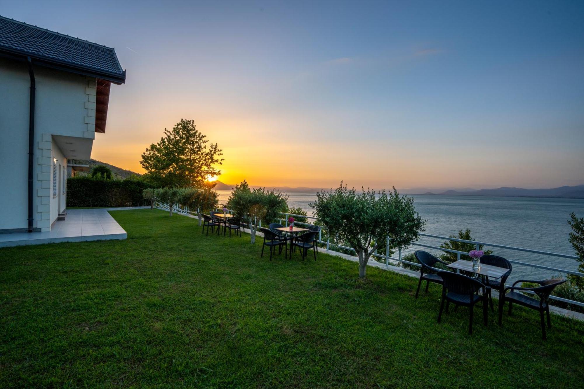 Xhuli Guesthouse ชโคเดอร์ ภายนอก รูปภาพ
