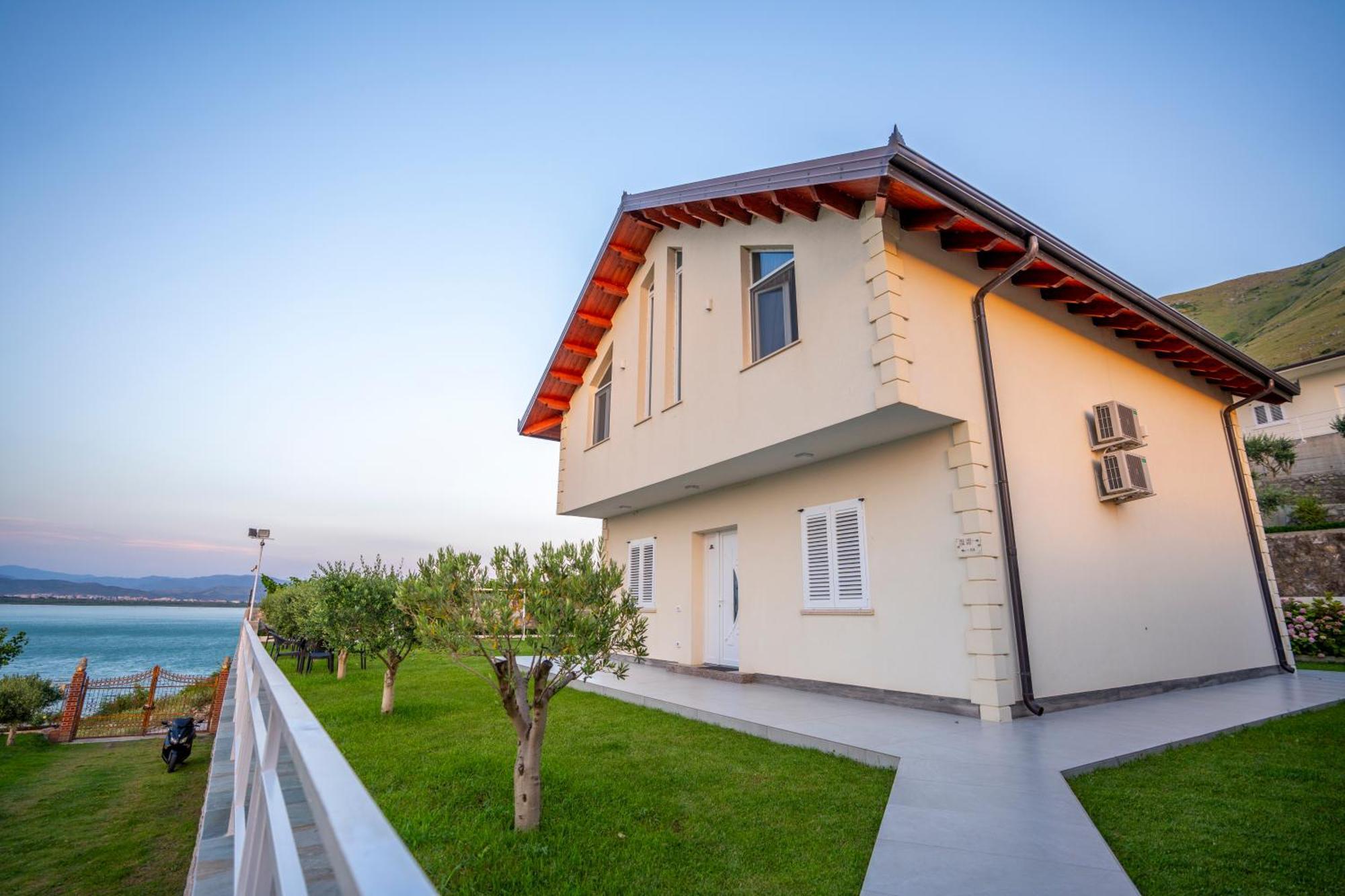 Xhuli Guesthouse ชโคเดอร์ ภายนอก รูปภาพ