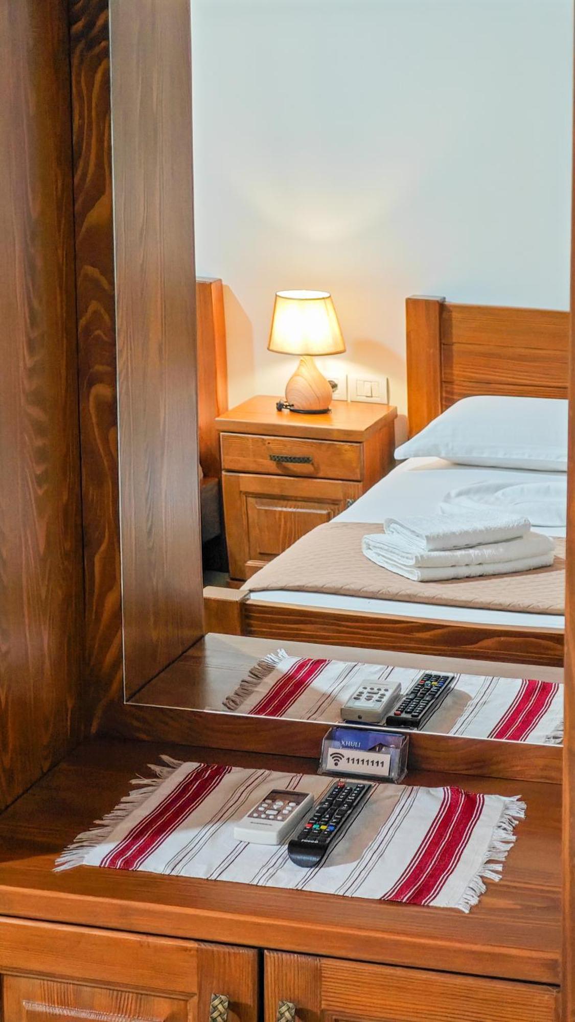 Xhuli Guesthouse ชโคเดอร์ ภายนอก รูปภาพ