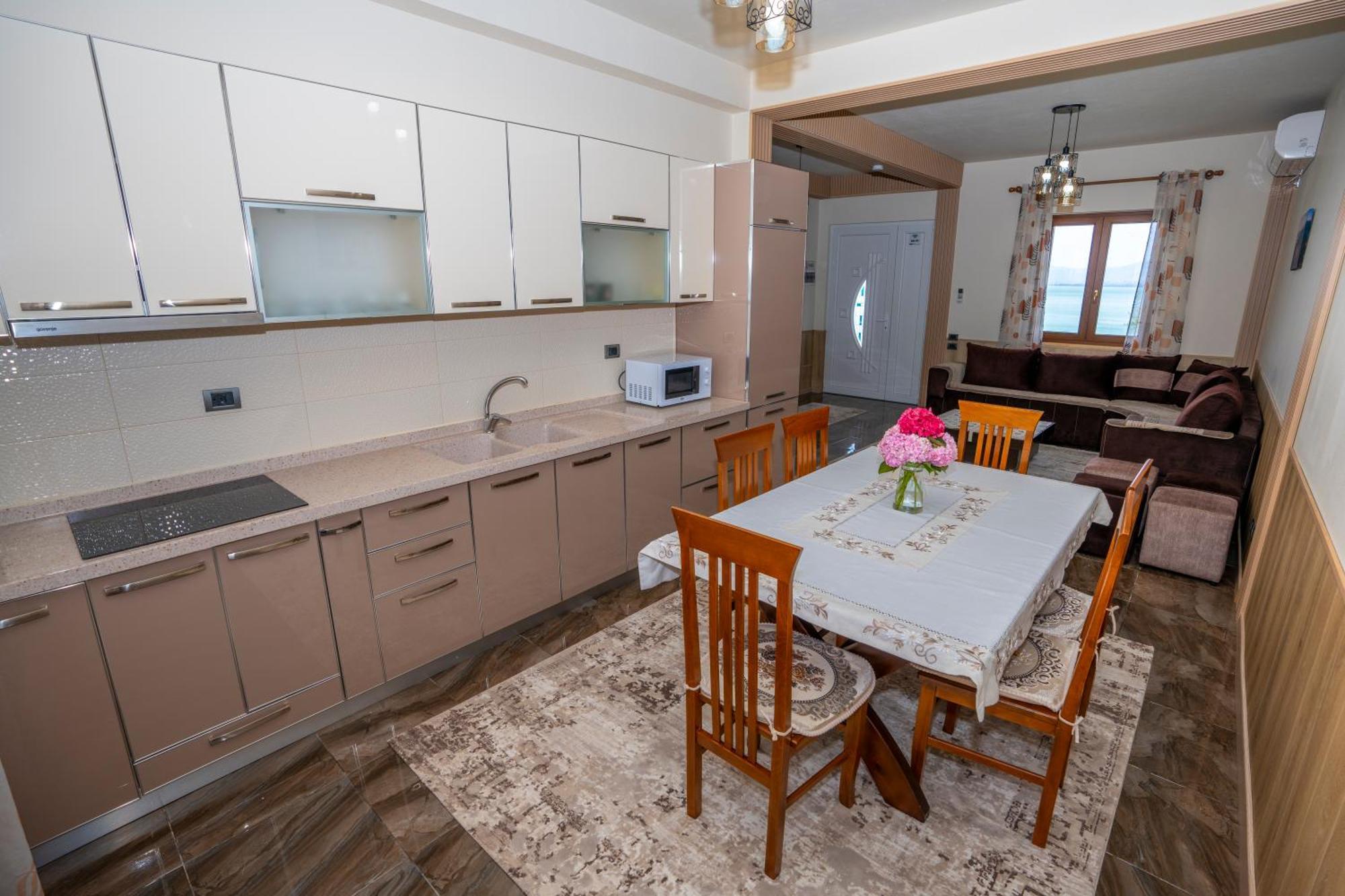 Xhuli Guesthouse ชโคเดอร์ ภายนอก รูปภาพ