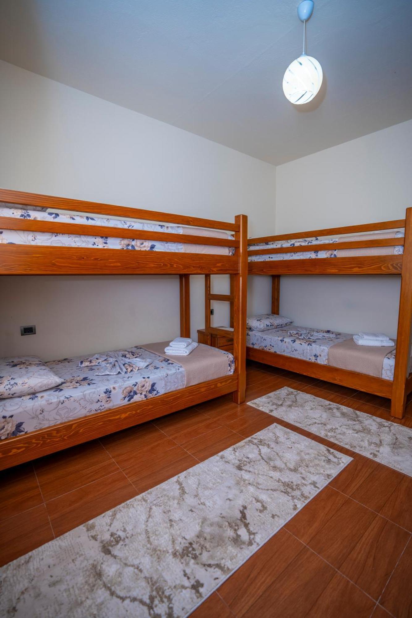 Xhuli Guesthouse ชโคเดอร์ ภายนอก รูปภาพ