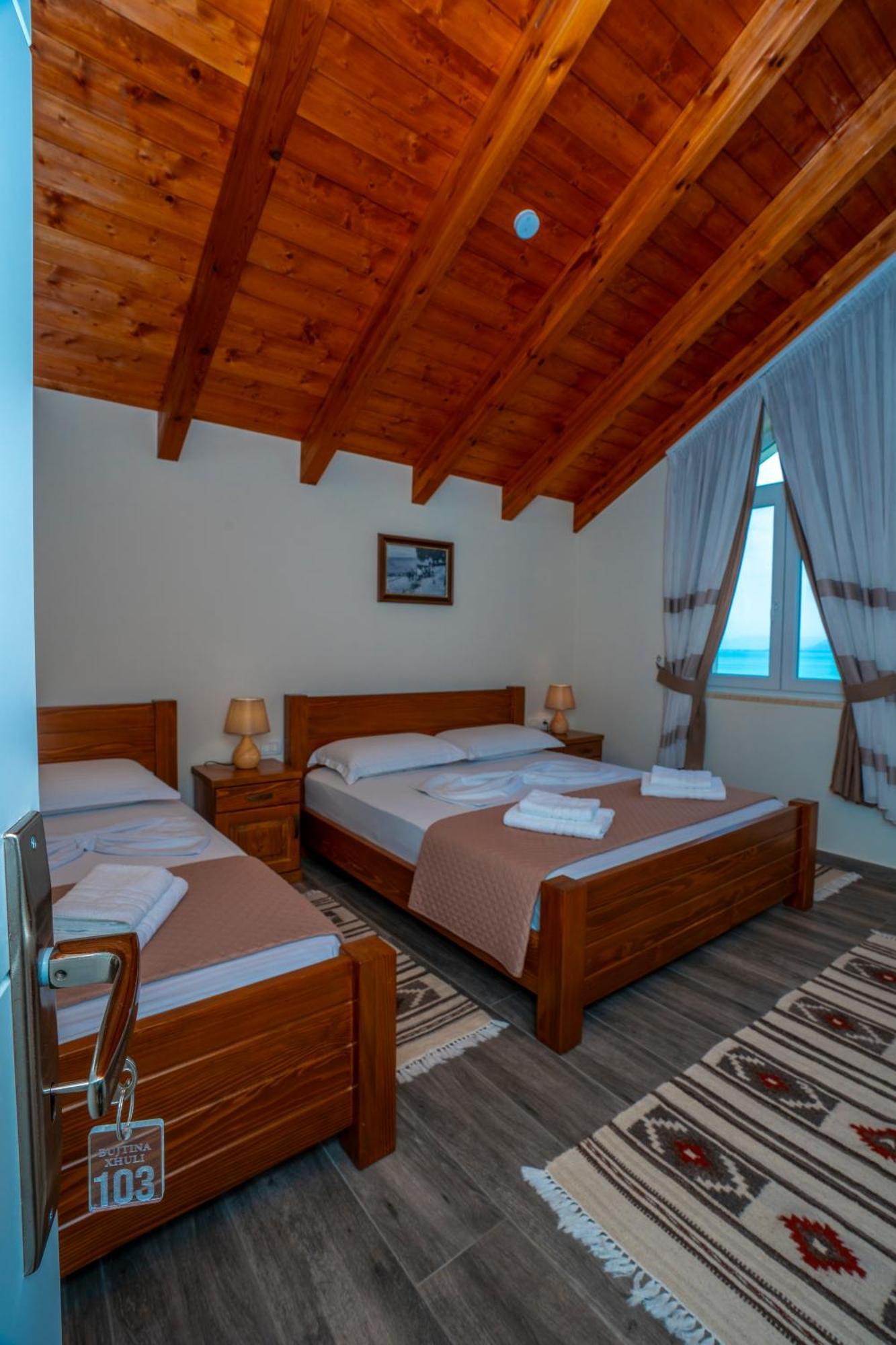 Xhuli Guesthouse ชโคเดอร์ ภายนอก รูปภาพ