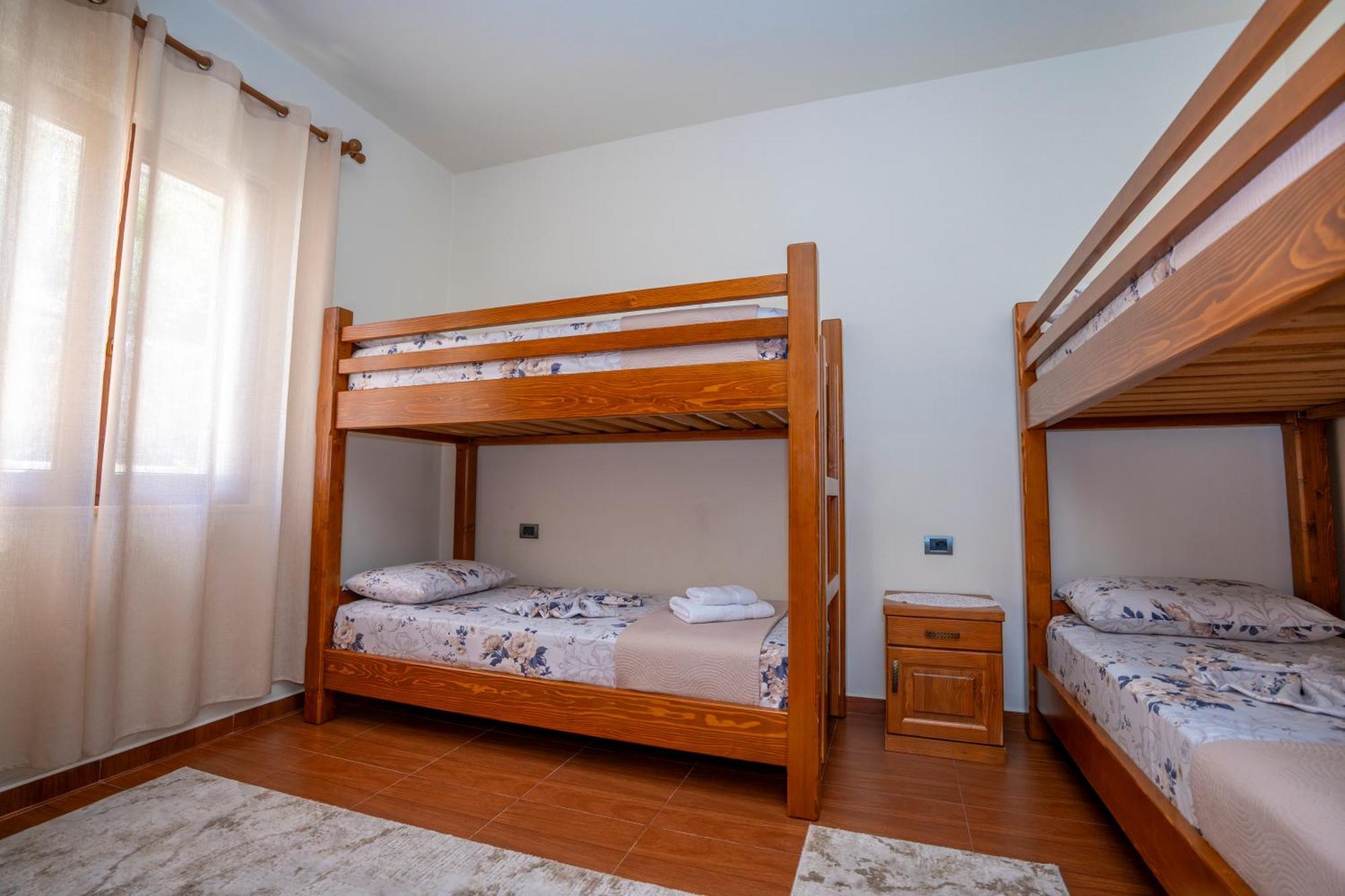 Xhuli Guesthouse ชโคเดอร์ ภายนอก รูปภาพ